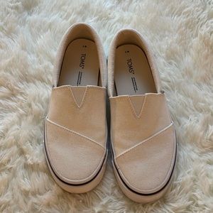 Toms Fenix slip on shoes. White/Navy stripe.